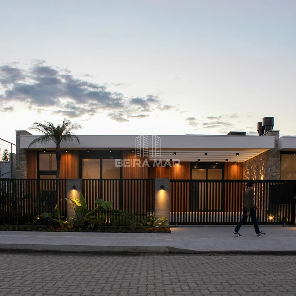 Casa nova e sofisticada em Atlântida: 19ª foto da galeria de imagens do imóvel