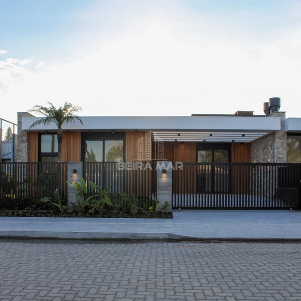 Casa nova e sofisticada em Atlântida: 24ª foto da galeria de imagens do imóvel