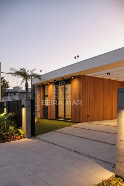Casa nova e sofisticada em Atlântida: 4ª foto da galeria de imagens do imóvel