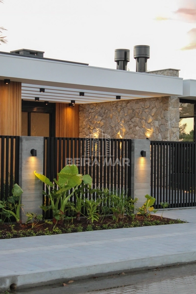 Casa nova e sofisticada em Atlântida: 23ª foto da galeria de imagens do imóvel