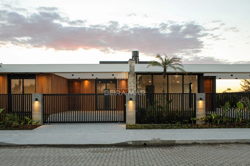 Casa nova e sofisticada em Atlântida: 2ª foto da galeria de imagens do imóvel