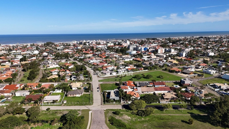 Casa de Esquina em Atlântida: 6ª foto da galeria de imagens do imóvel