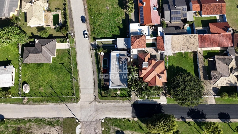 Casa de Esquina em Atlântida: 18ª foto da galeria de imagens do imóvel