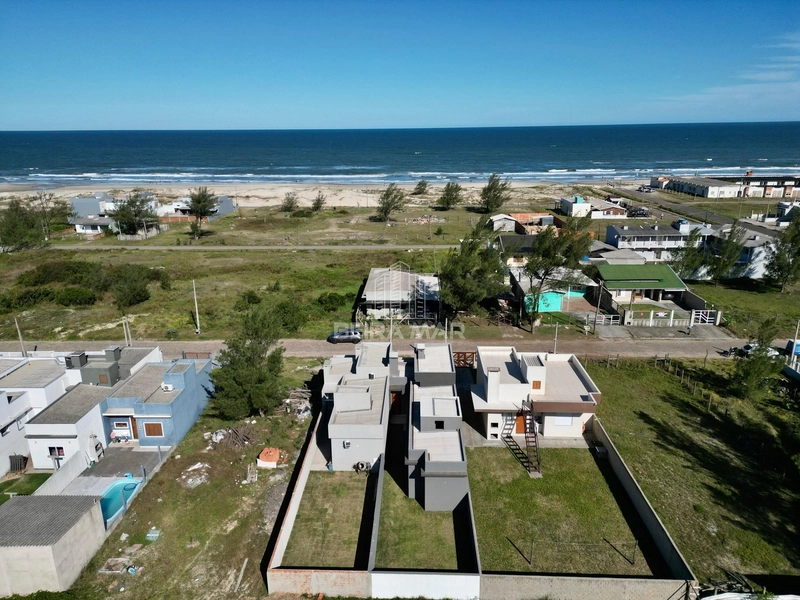 CASA À VENDA NO JARDIM BEIRA MAR, PRÓXIMO AO MAR: 1ª foto da galeria de imagens do imóvel