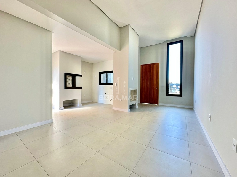 CASA À VENDA NO JARDIM BEIRA MAR, PRÓXIMO AO MAR: 2ª foto da galeria de imagens do imóvel