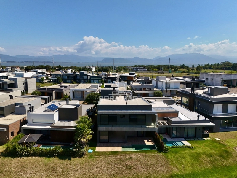 Sobrado no Condomínio Capão Ilhas Resort beira lago!: 1ª foto da galeria de imagens do imóvel