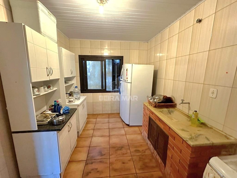 Casa térrea na área central de Atlântida: 4ª foto da galeria de imagens do imóvel