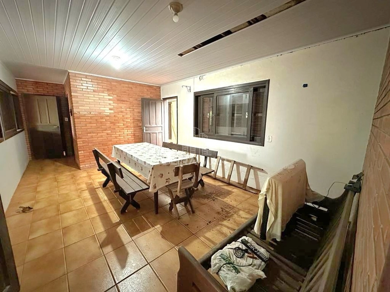 Casa térrea na área central de Atlântida: 3ª foto da galeria de imagens do imóvel