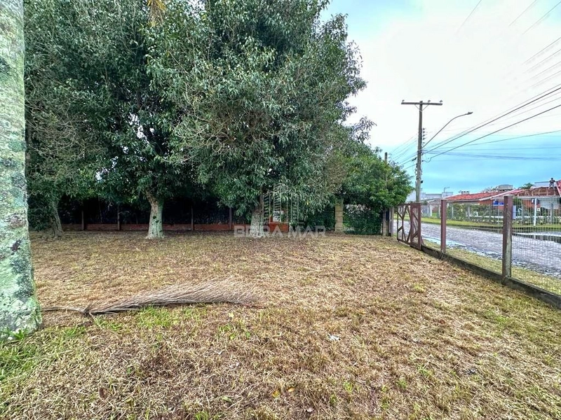 Casa térrea na área central de Atlântida: 1ª foto da galeria de imagens do imóvel