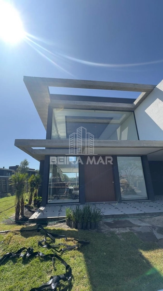 Sobrado beira lago no Condomínio Enseada!: 9ª foto da galeria de imagens do imóvel