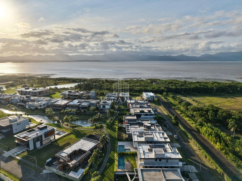 Casa beira lago em Condomínio: 7ª foto da galeria de imagens do imóvel