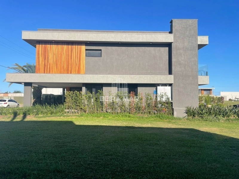 Contemporâneo sobrado beira lago no Condomínio Sense, em Xangri-lá!: 2ª foto da galeria de imagens do imóvel