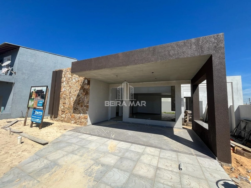 Linda casa com a melhor orientação solar (norte) e em Avenida com PAVS: 1ª foto da galeria de imagens do imóvel