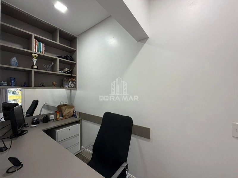 Casa térrea à beira do lago no Condomínio Enseada: 2ª foto da galeria de imagens do imóvel