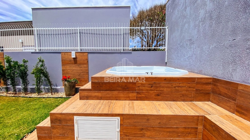 Duplex frente leste totalmente mobiliado e somente 2 quadras do mar!: 5ª foto da galeria de imagens do imóvel