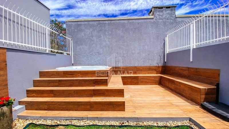 Duplex frente leste totalmente mobiliado e somente 2 quadras do mar!: 2ª foto da galeria de imagens do imóvel
