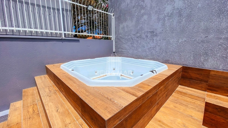 Duplex frente leste totalmente mobiliado e somente 2 quadras do mar!: 17ª foto da galeria de imagens do imóvel