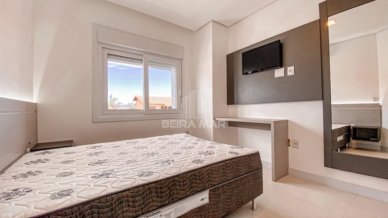 Duplex frente leste totalmente mobiliado e somente 2 quadras do mar!: 1ª foto da galeria de imagens do imóvel