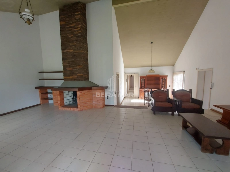 Casa de laje em 02 terrenos no coração de Atlântida.: 2ª foto da galeria de imagens do imóvel
