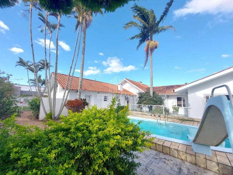 Casa de laje em 02 terrenos no coração de Atlântida.: 1ª foto da galeria de imagens do imóvel