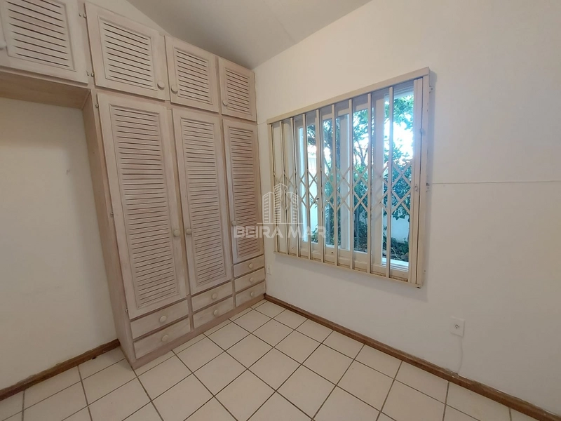 Casa de laje em 02 terrenos no coração de Atlântida.: 4ª foto da galeria de imagens do imóvel
