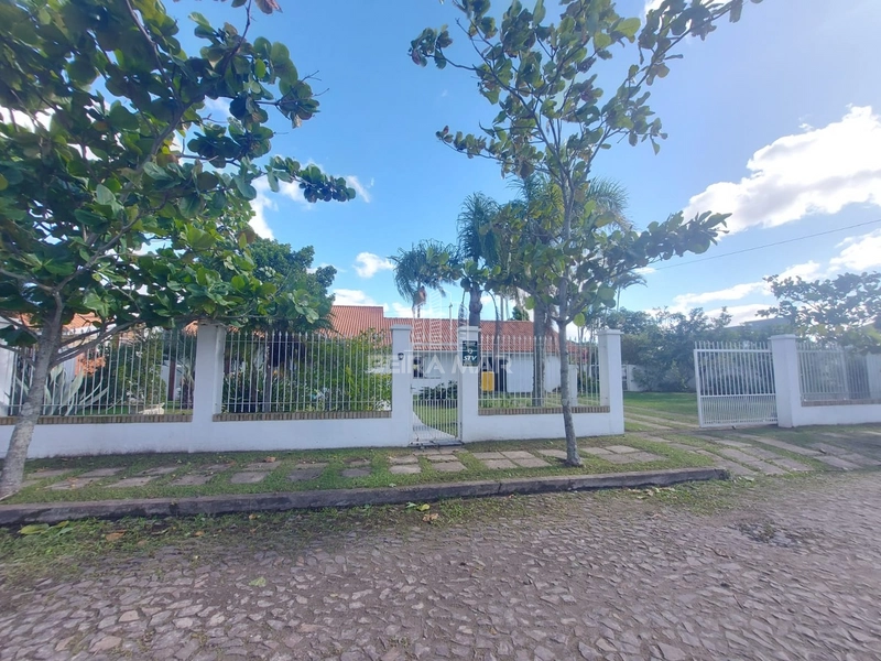 Casa de laje em 02 terrenos no coração de Atlântida.: 8ª foto da galeria de imagens do imóvel