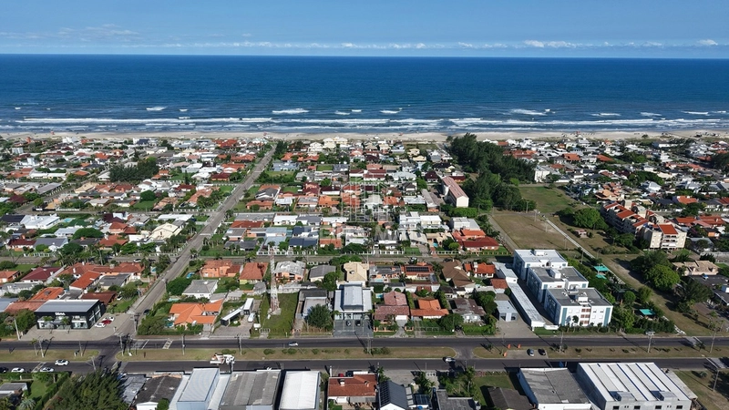CASA EM ATLÂNTIDA  À VENDA PRÓXIMO AO MAR (4 quadras): 2ª foto da galeria de imagens do imóvel