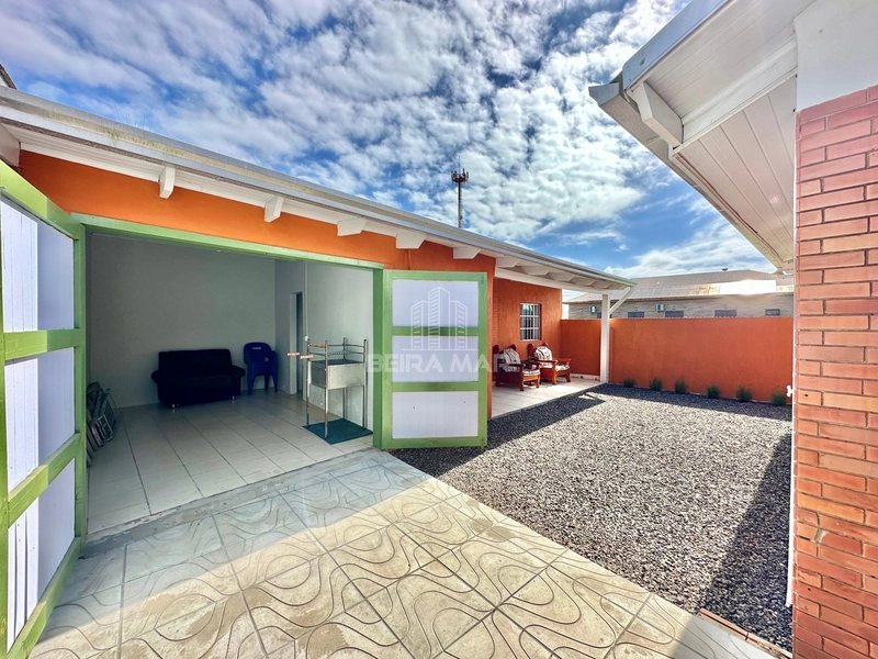 Casa a 2 quadras do mar: 3ª foto da galeria de imagens do imóvel