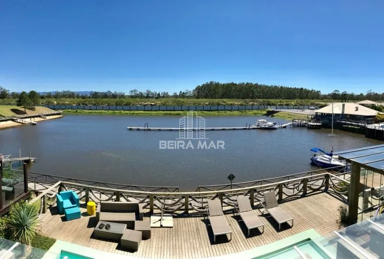 Belíssimo sobrado, no condomínio Velas da Marina, em Capão da Canoa: 17ª foto da galeria de imagens do imóvel