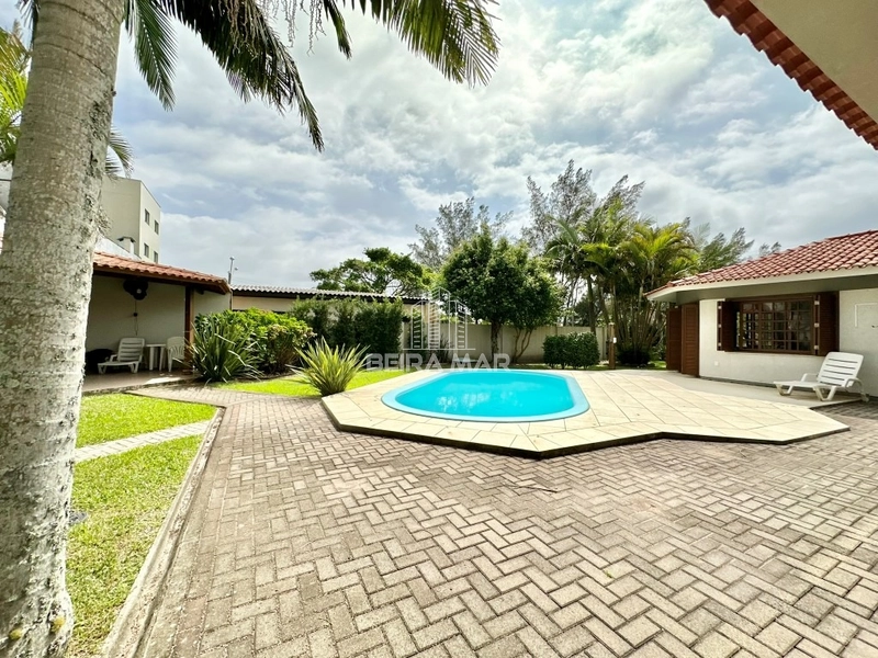 Excelente casa térrea, localizada no Centro, Próxima ao Mar!: 1ª foto da galeria de imagens do imóvel