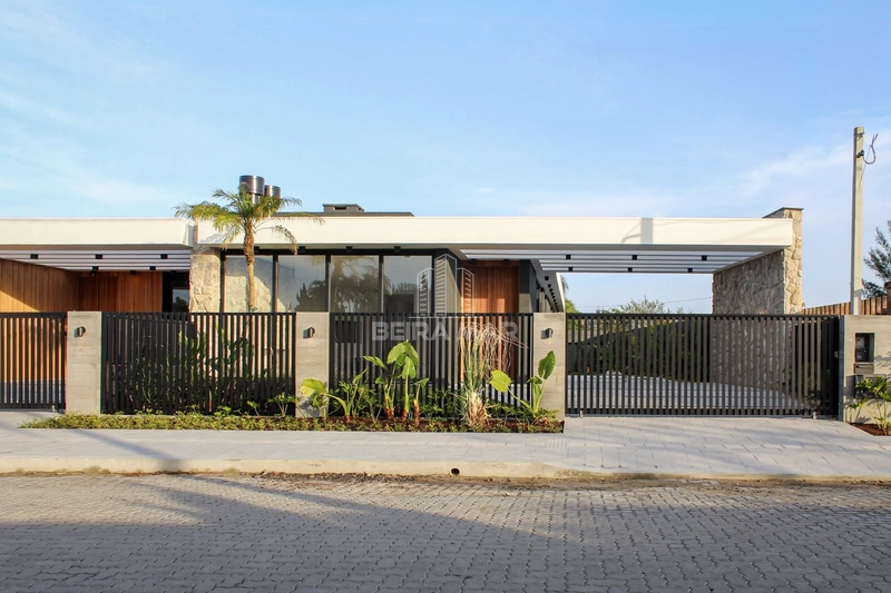 Casa nova e sofisticada em Atlântida: 2ª foto da galeria de imagens do imóvel