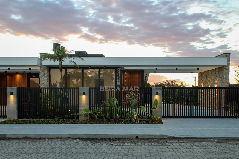 Casa nova e sofisticada em Atlântida: 27ª foto da galeria de imagens do imóvel