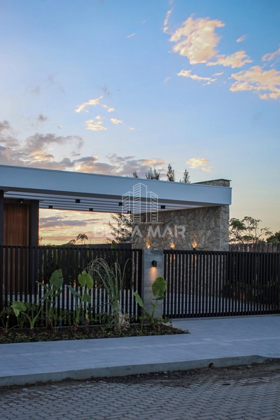 Casa nova e sofisticada em Atlântida: 8ª foto da galeria de imagens do imóvel