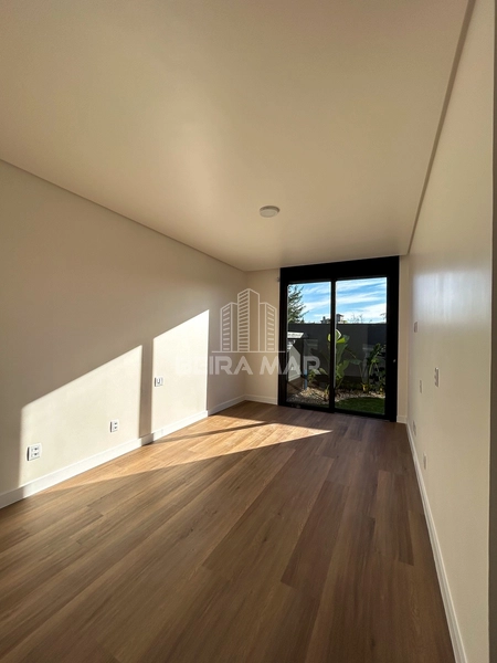 Casa nova e sofisticada em Atlântida: 13ª foto da galeria de imagens do imóvel