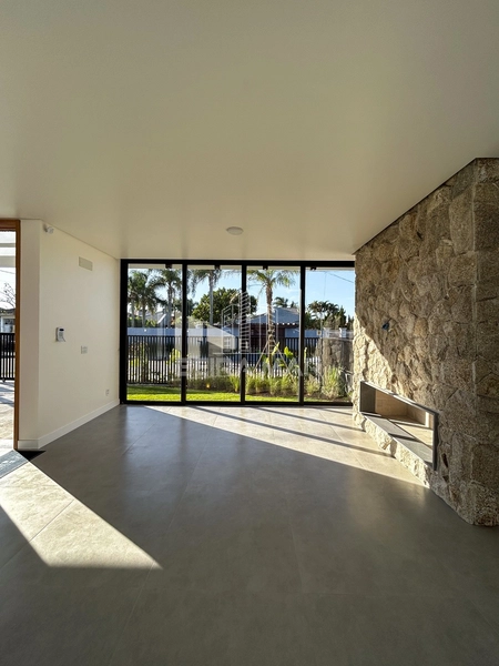 Casa nova e sofisticada em Atlântida: 31ª foto da galeria de imagens do imóvel