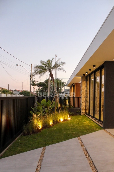 Casa nova e sofisticada em Atlântida: 17ª foto da galeria de imagens do imóvel