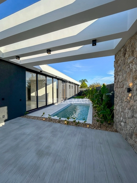 Casa nova e sofisticada em Atlântida: 30ª foto da galeria de imagens do imóvel