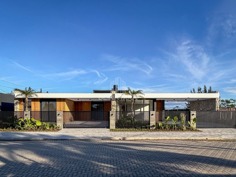 Casa nova e sofisticada em Atlântida: 18ª foto da galeria de imagens do imóvel