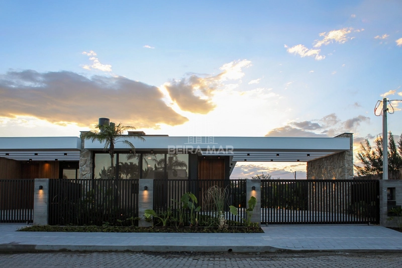 Casa nova e sofisticada em Atlântida: 5ª foto da galeria de imagens do imóvel