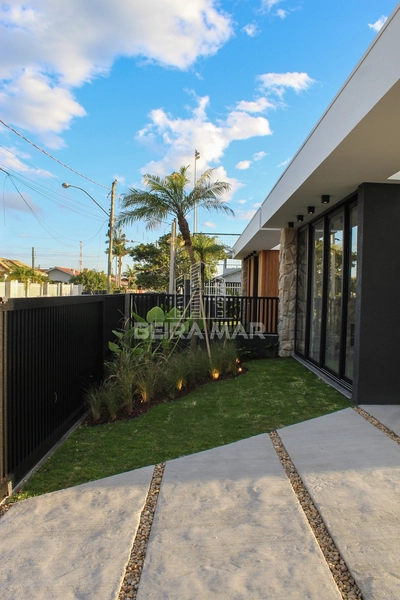Casa nova e sofisticada em Atlântida: 29ª foto da galeria de imagens do imóvel