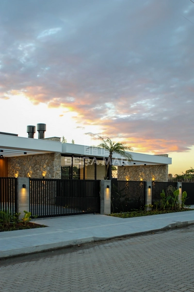 Casa nova e sofisticada em Atlântida: 24ª foto da galeria de imagens do imóvel