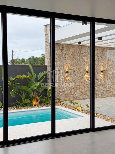 Casa nova e sofisticada em Atlântida: 6ª foto da galeria de imagens do imóvel