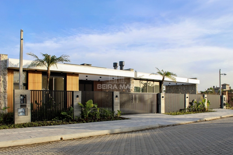 Casa nova e sofisticada em Atlântida: 4ª foto da galeria de imagens do imóvel