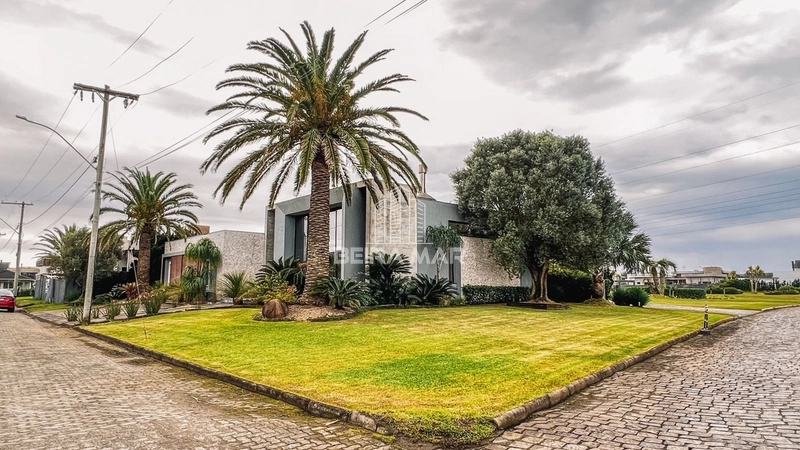 Casa térrea de esquina em Condomínio: 1ª foto da galeria de imagens do imóvel