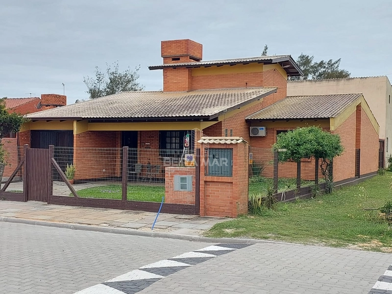 Casa moderna a apenas 400 metros do mar!: 9ª foto da galeria de imagens do imóvel