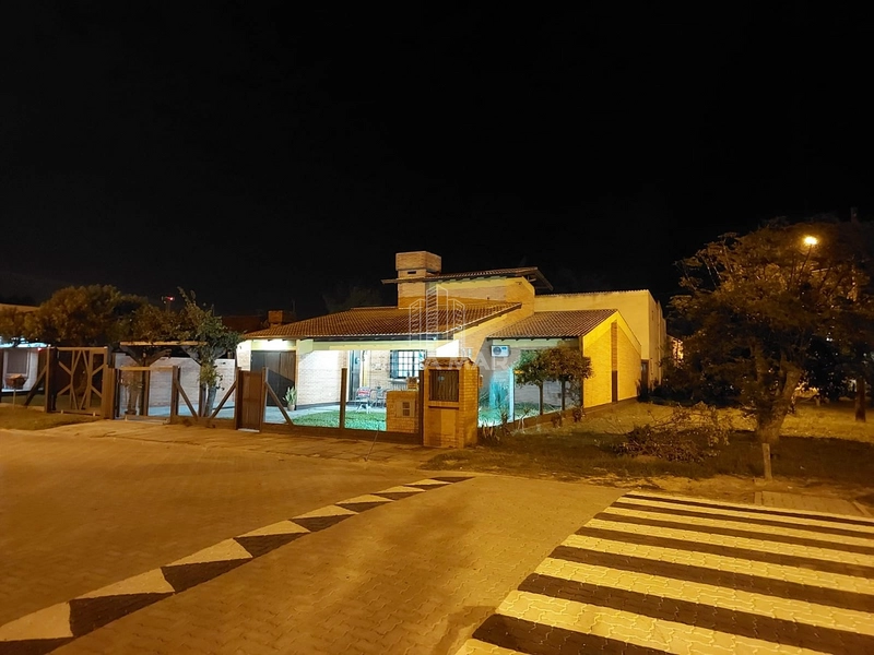 Casa moderna a apenas 400 metros do mar!: 4ª foto da galeria de imagens do imóvel