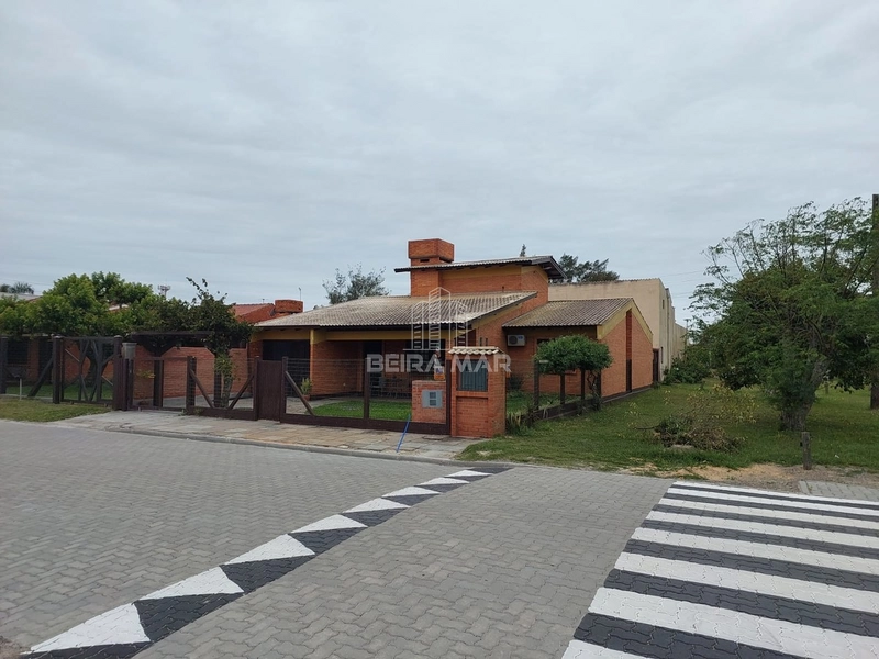 Casa moderna a apenas 400 metros do mar!: 1ª foto da galeria de imagens do imóvel