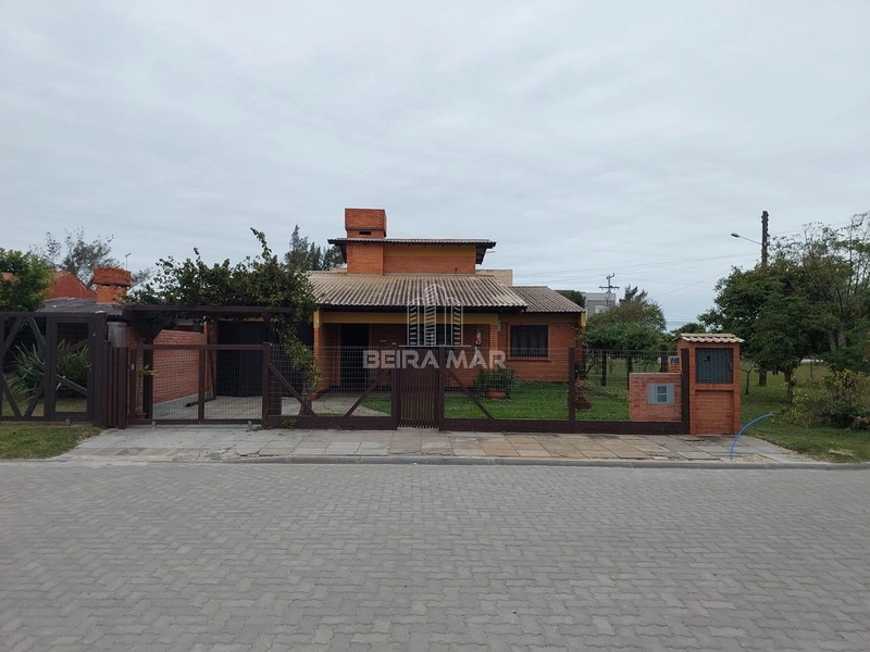 Casa moderna a apenas 400 metros do mar!: 8ª foto da galeria de imagens do imóvel
