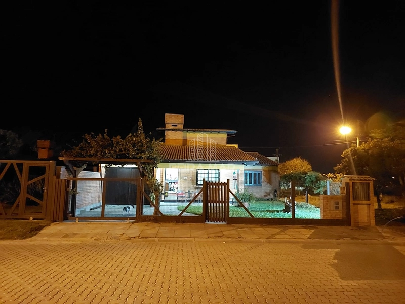 Casa moderna a apenas 400 metros do mar!: 2ª foto da galeria de imagens do imóvel