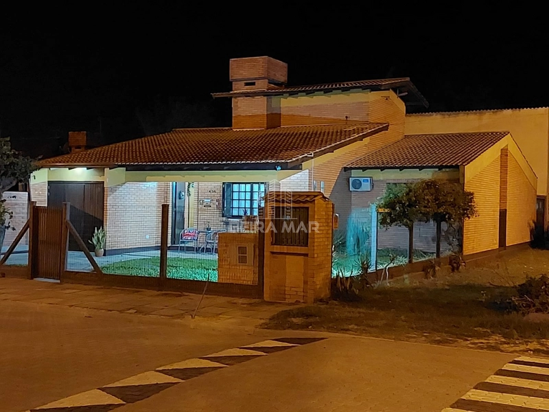 Casa moderna a apenas 400 metros do mar!: 10ª foto da galeria de imagens do imóvel